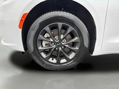 2022 Chrysler Pacifica Touring L CARBRAVO!