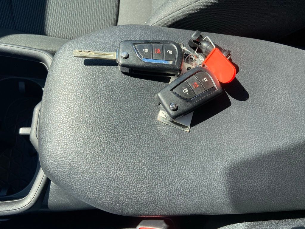 2022 Toyota RAV4 LE 1 Owner 4WD Only 39865 Miles