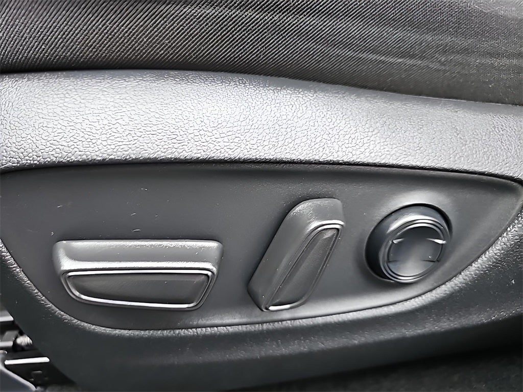 2025 Toyota RAV4 XLE Car Bravo Certified, Automatic Climate,