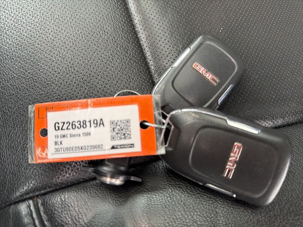 2019 GMC Sierra 1500 SLT CARBRAVO!