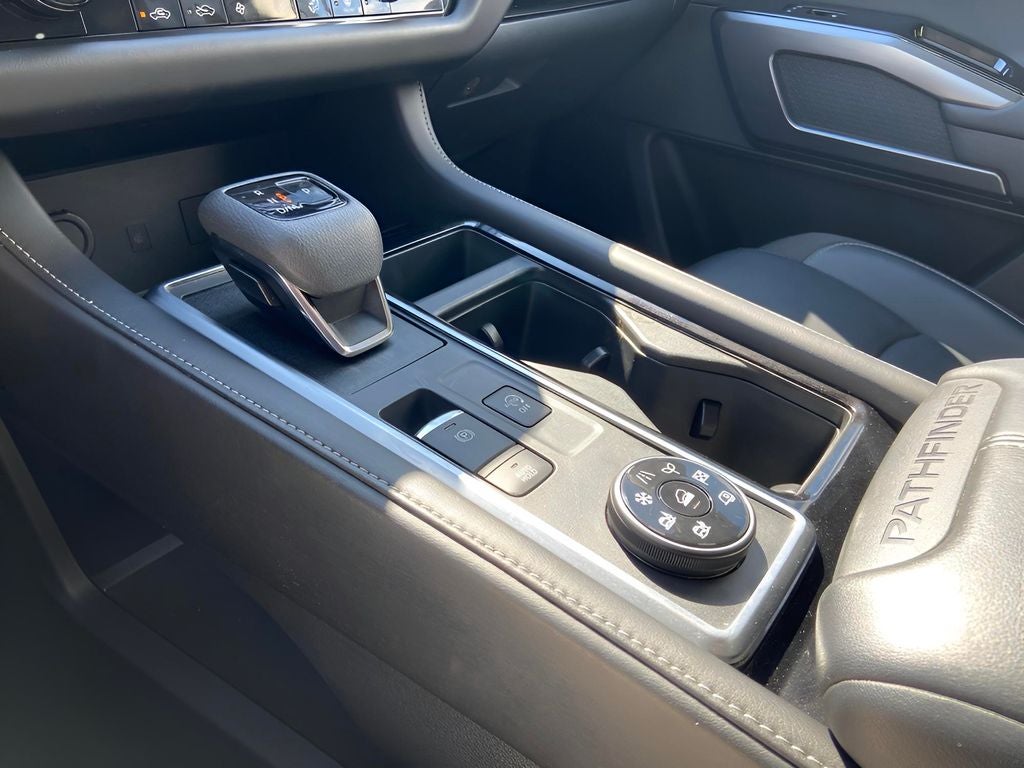 2023 Nissan Pathfinder SL 1 Owner Clean auto check V6 4WD