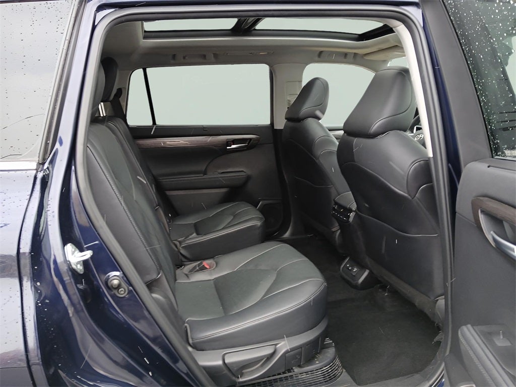 2023 Toyota Highlander Hybrid Platinum