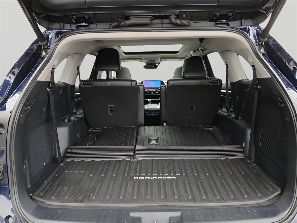 2023 Toyota Highlander Hybrid Platinum