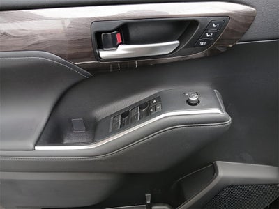 2023 Toyota Highlander Hybrid Platinum