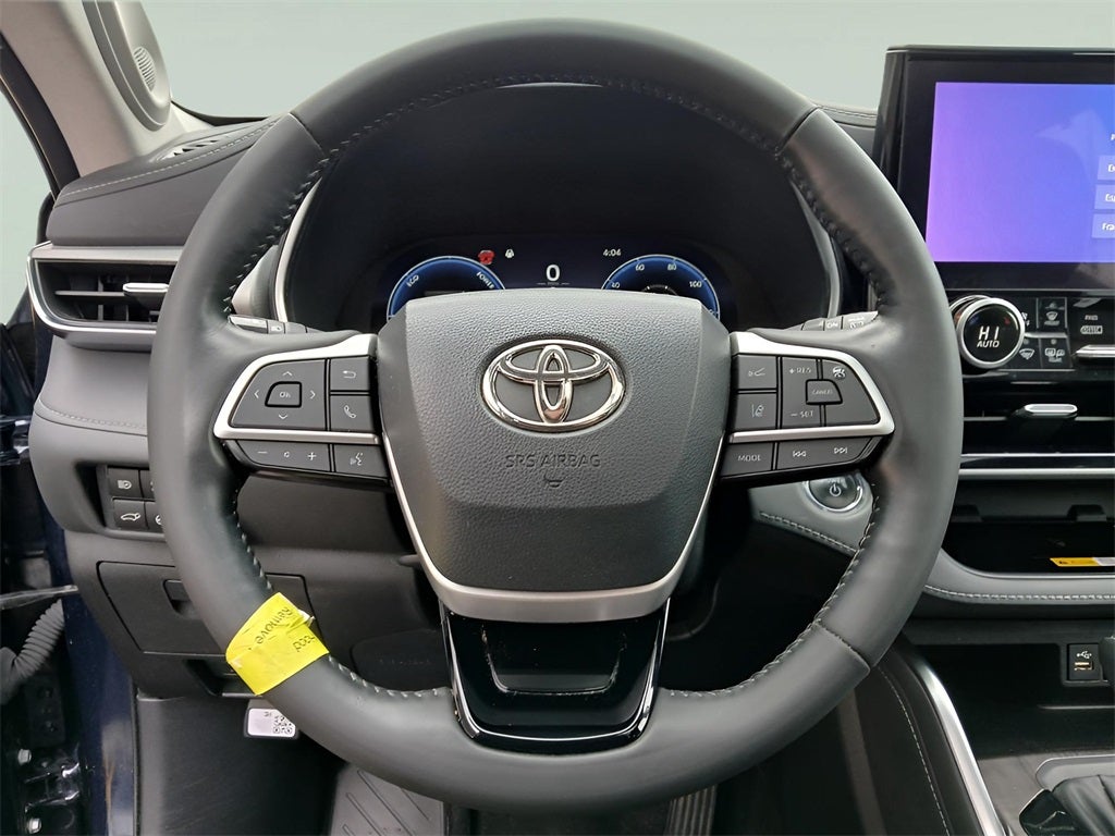 2023 Toyota Highlander Hybrid Platinum