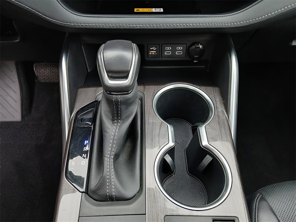 2023 Toyota Highlander Hybrid Platinum
