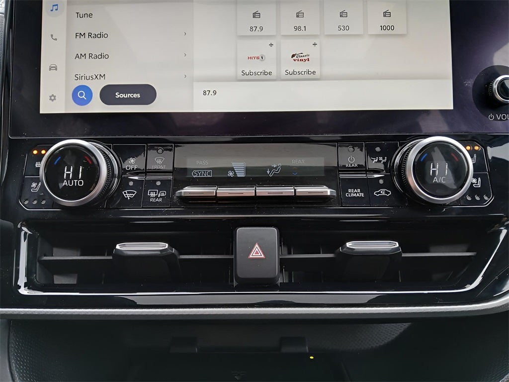 2023 Toyota Highlander Hybrid Platinum