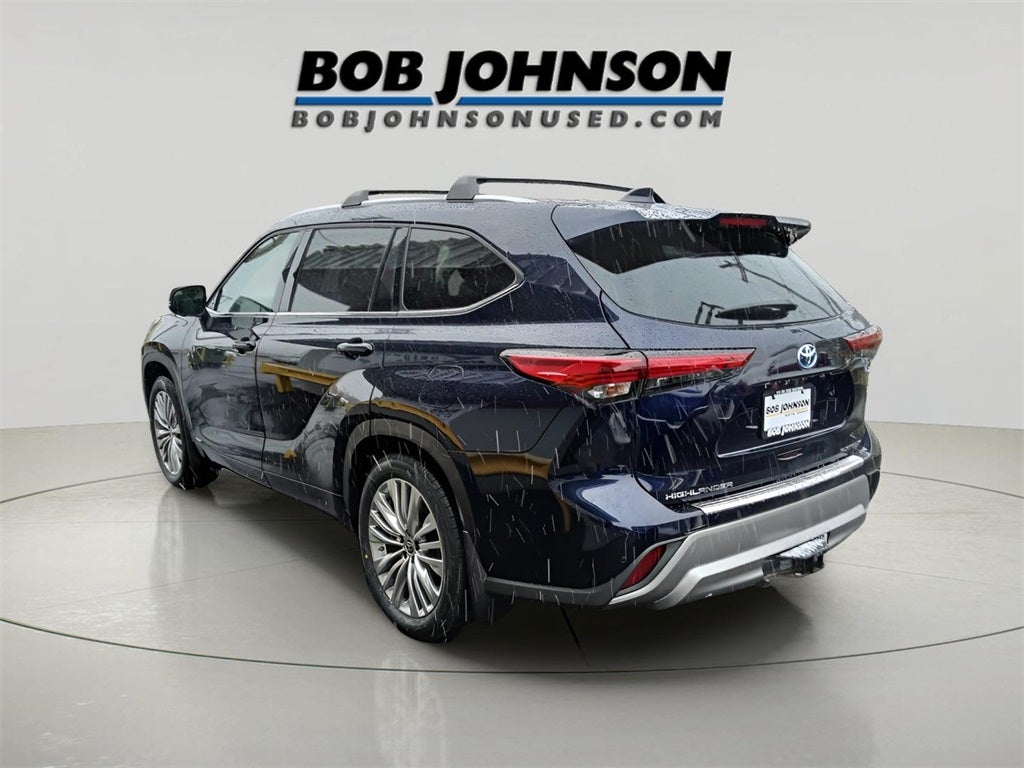 2023 Toyota Highlander Hybrid Platinum