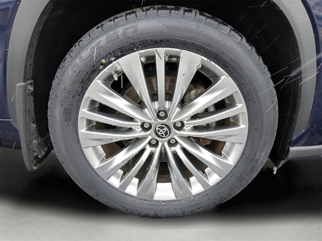 2023 Toyota Highlander Hybrid Platinum
