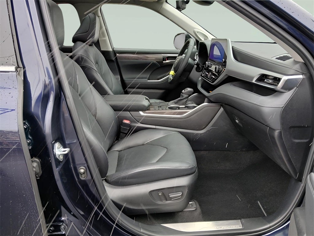 2023 Toyota Highlander Hybrid Platinum