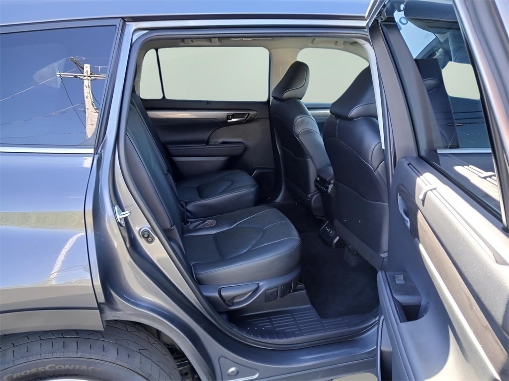 2023 Toyota Highlander Platinum