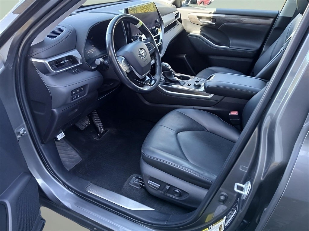 2023 Toyota Highlander Platinum