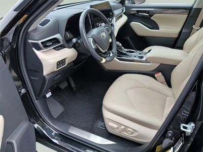 2023 Toyota Highlander Platinum