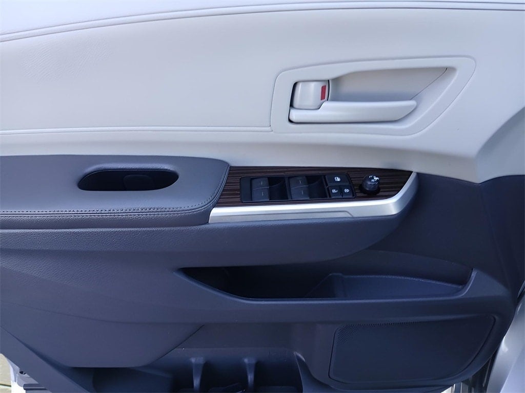 2021 Toyota Sienna LE 8 Passenger