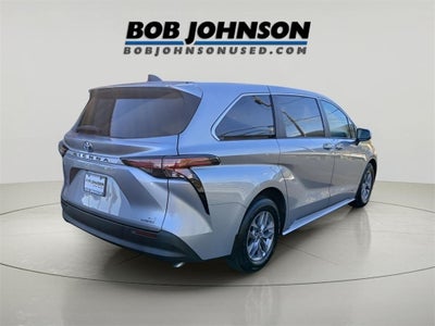2021 Toyota Sienna LE 8 Passenger