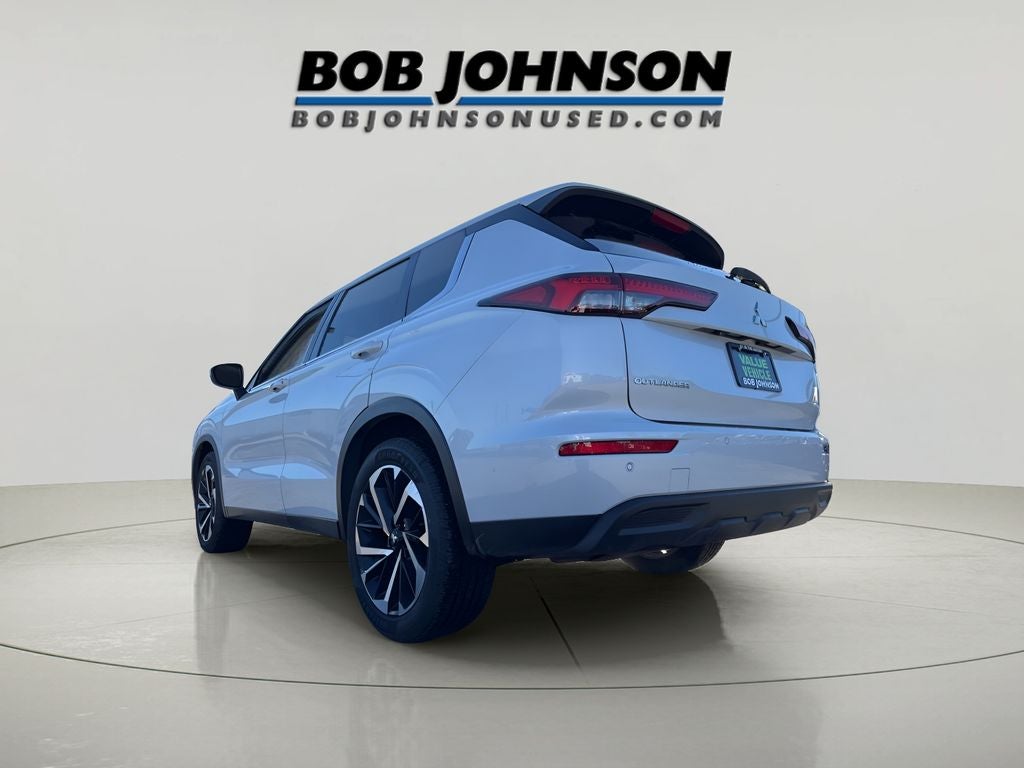 2022 Mitsubishi Outlander ES