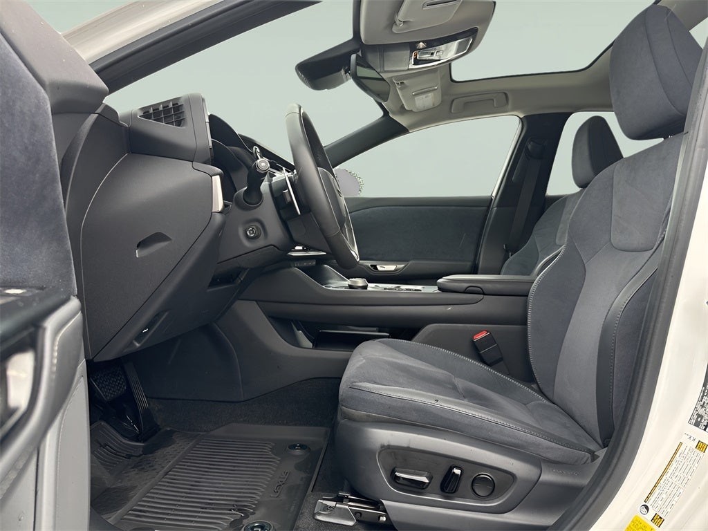 2023 Lexus RZ 450e Luxury