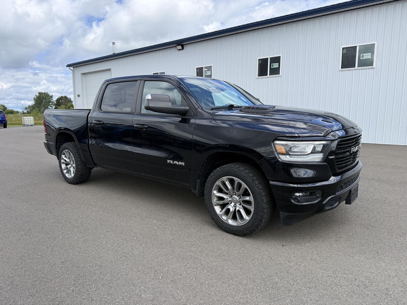 2023 RAM 1500 Laramie Crew Cab 4x4 5'7' Box