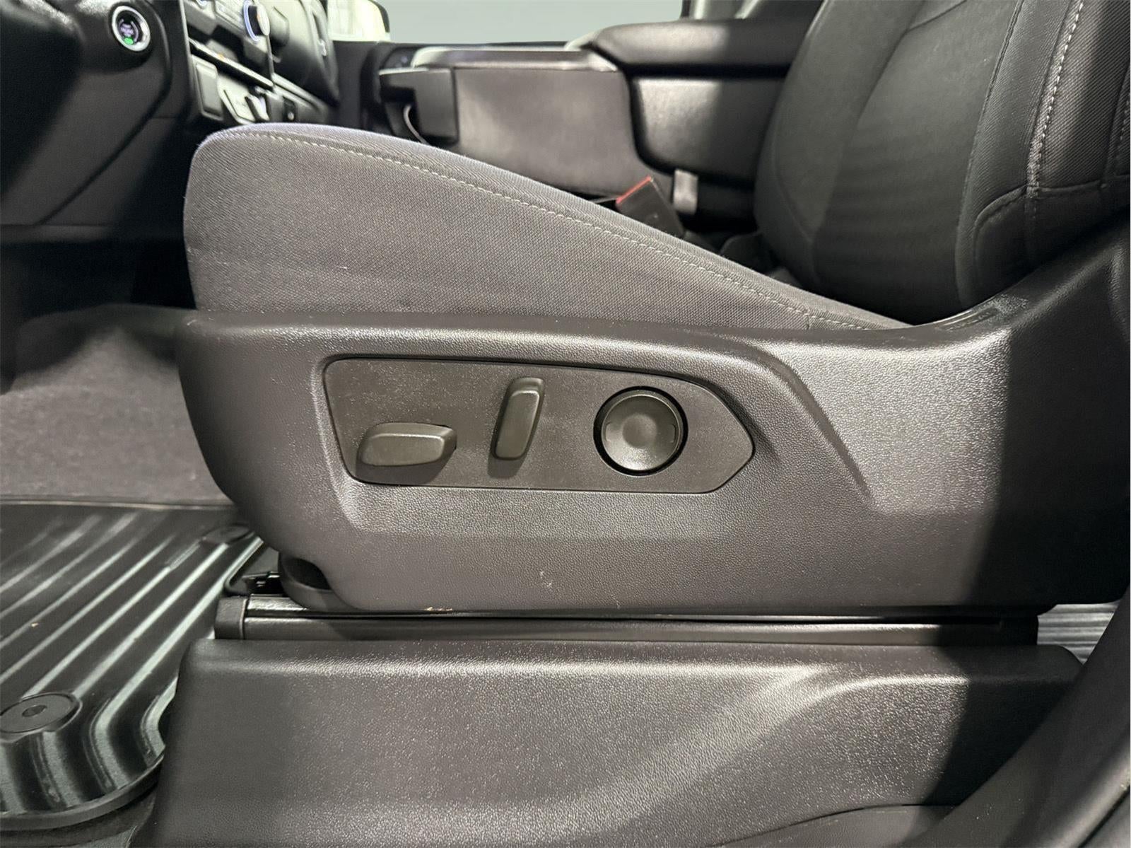 2023 Chevrolet Silverado 1500 4WD Crew Cab Short Bed Custom