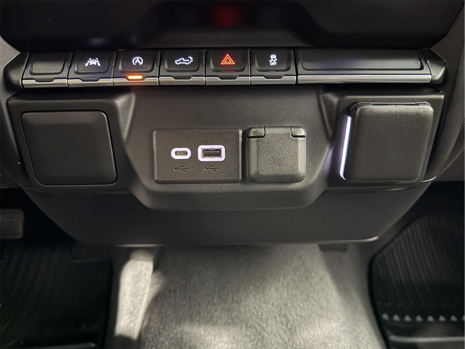 2023 Chevrolet Silverado 1500 4WD Crew Cab Short Bed Custom