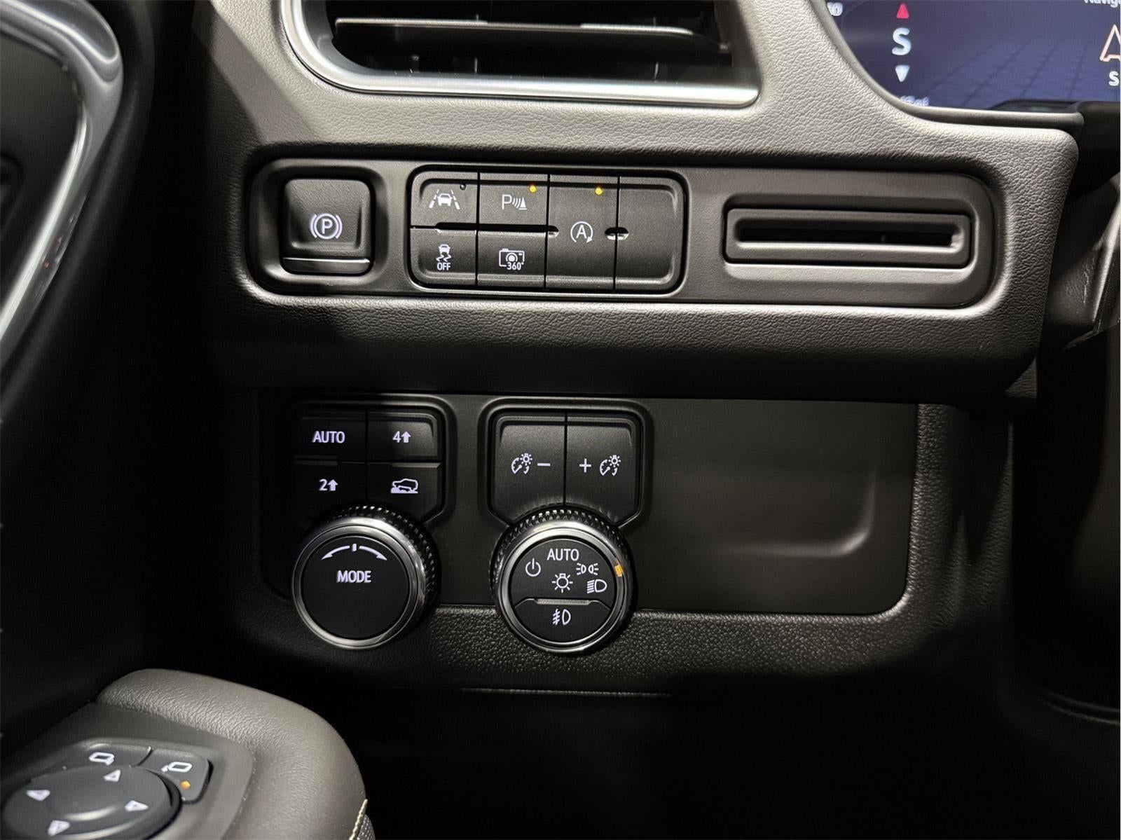 2024 GMC Yukon XL 4WD SLT