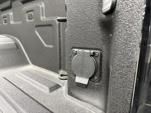 2025 GMC Sierra 2500HD 4WD Crew Cab Standard Bed SLT