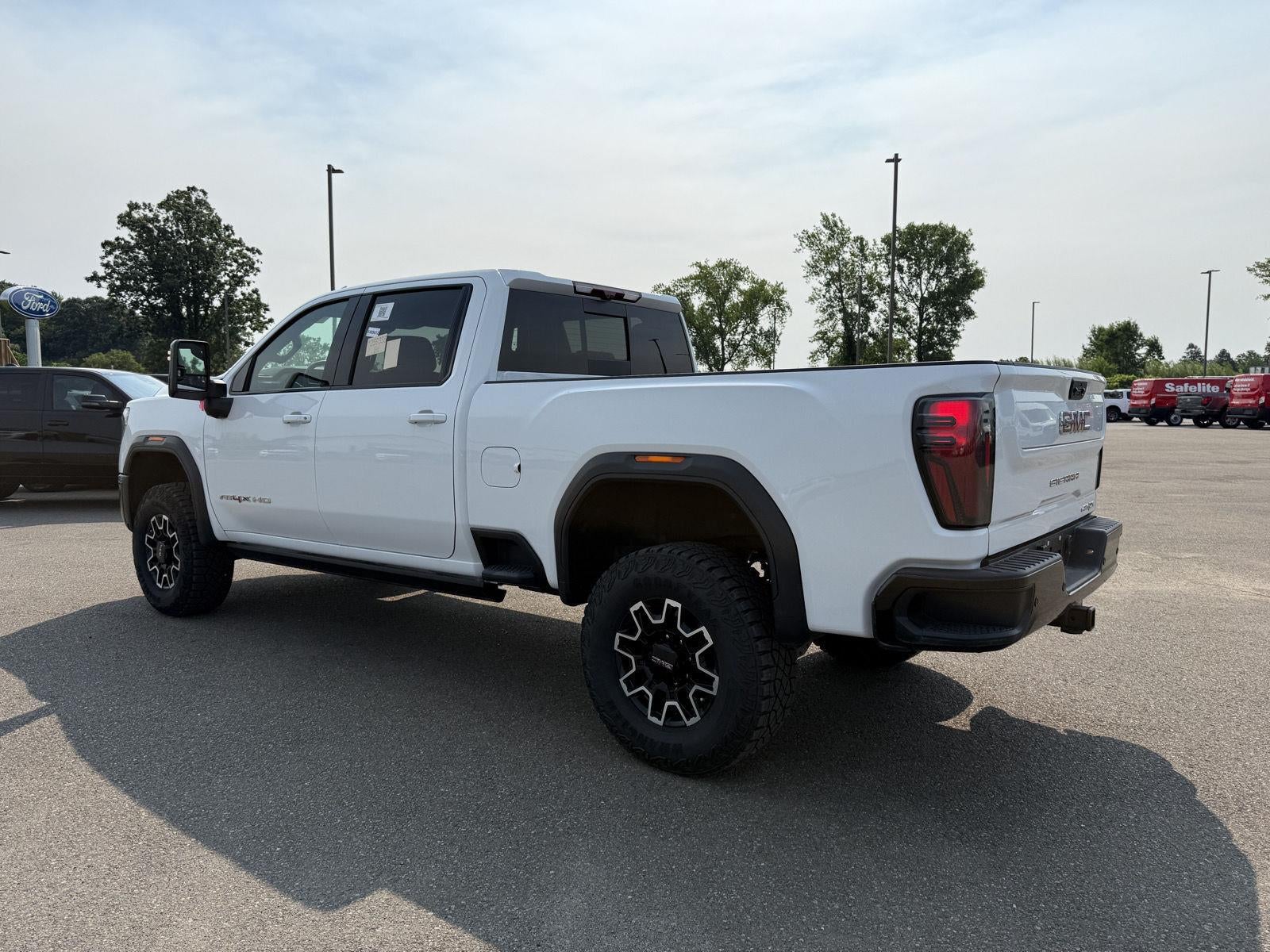 2025 GMC Sierra 2500HD Crew Cab, Standard Bed, AT4X, 4WD