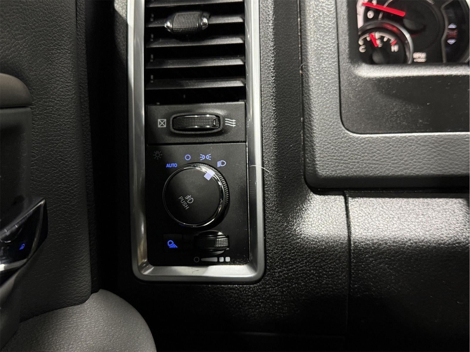 2018 RAM 1500 Big Horn Crew Cab 4x4 5'7' Box
