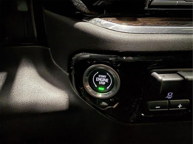 2024 GMC Sierra 1500 4WD Crew Cab Short Box Elevation with 3SB