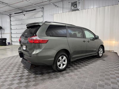 2020 Toyota Sienna LE