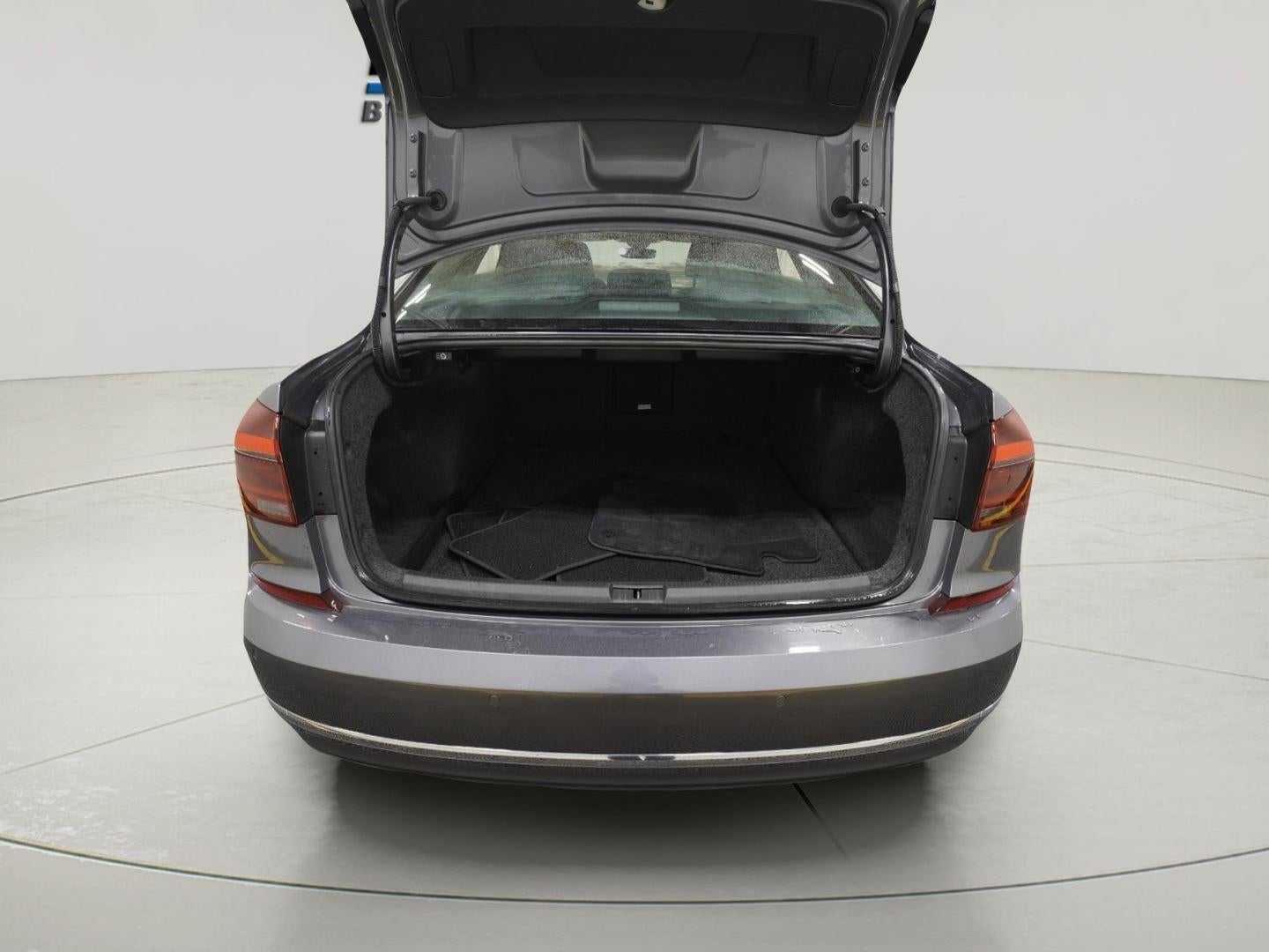 2018 Volkswagen Passat 2.0T SEL Premium