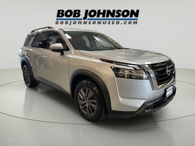 2022 Nissan Pathfinder SV
