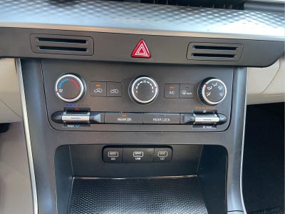 2023 Kia Carnival LX